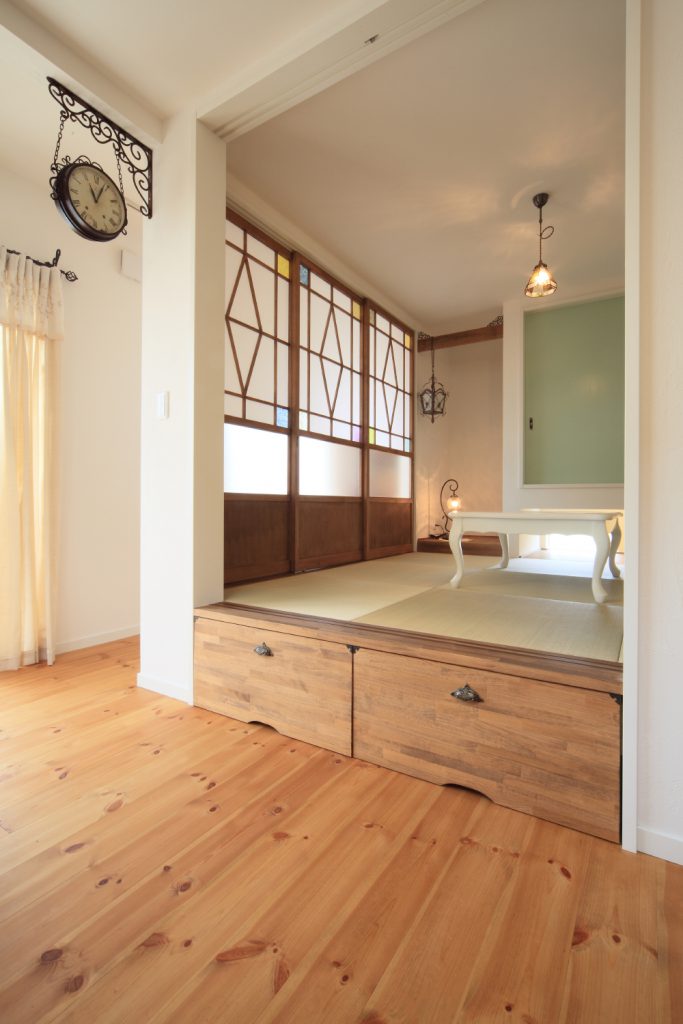 小上がりダイニング リビングの間取りアイデア 和室や掘りごたつのおしゃれな小上がり実例 注文住宅ブルーハウス デザイン 性能 リゾートライフ 愛知 名古屋 豊橋 豊川 岐阜ならお任せください