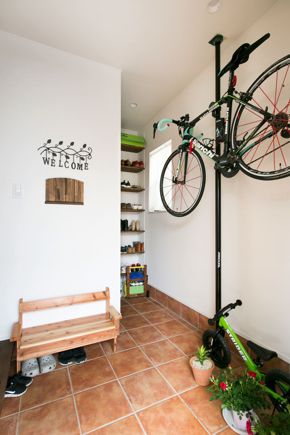 趣味の自転車を飾るために、玄関は広々としたスペースを設けました