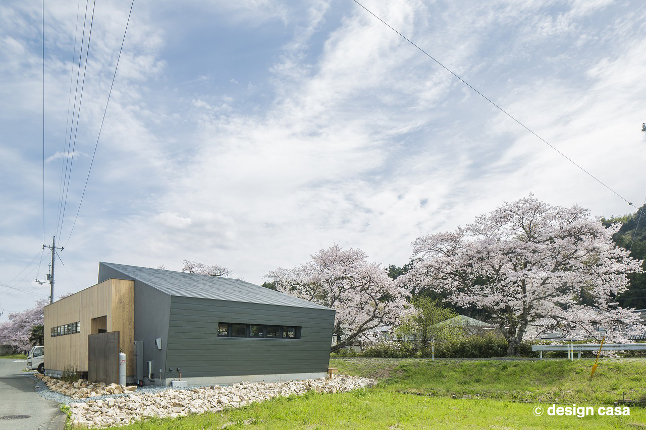 小さな平屋でちょうどいい暮らし シンプルで心地よい平屋の間取り 注文住宅ブルーハウス デザイン 性能 リゾートライフ 愛知 名古屋 豊橋 豊川 岐阜ならお任せください