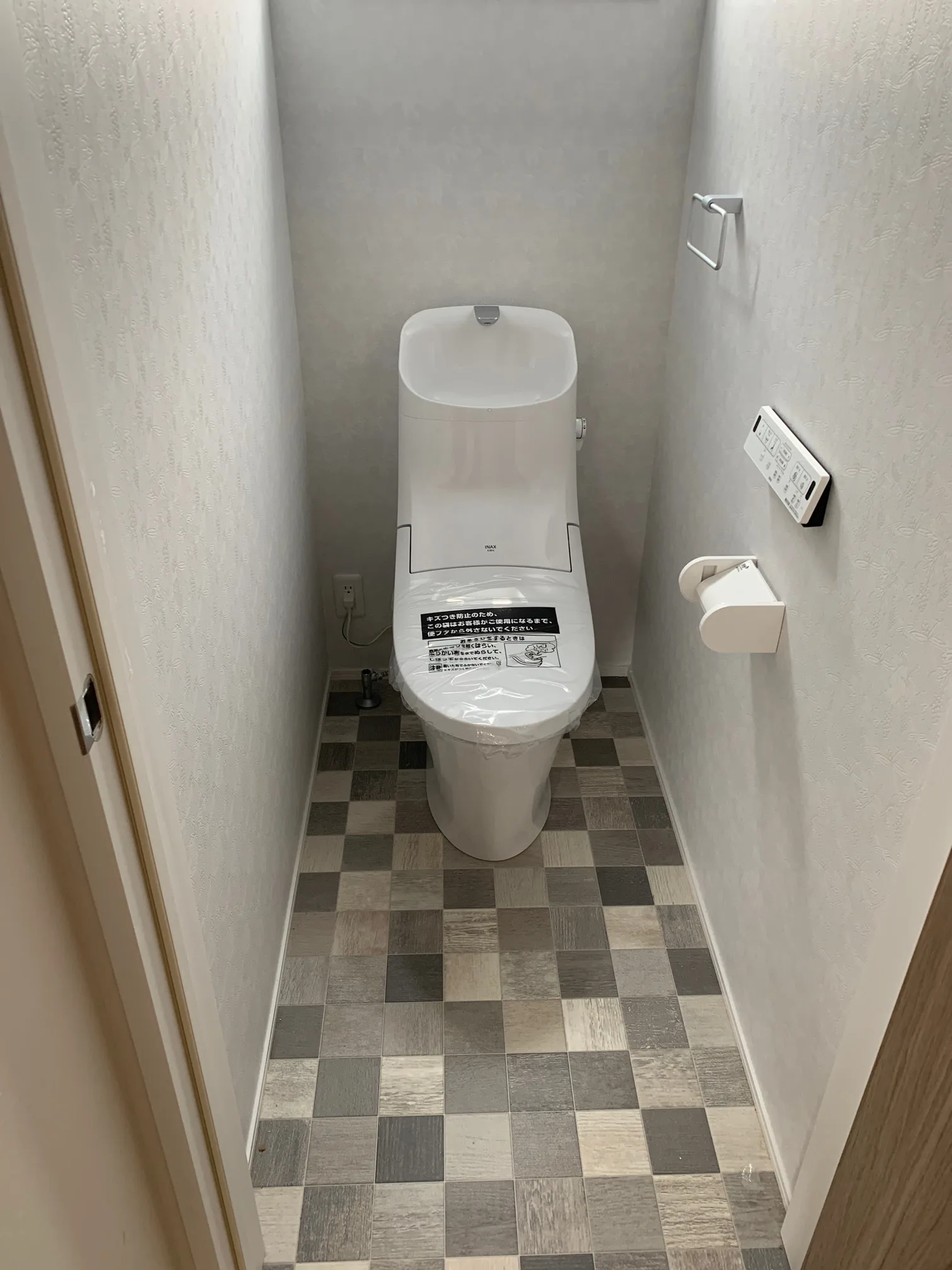 新築のおしゃれなトイレ収納