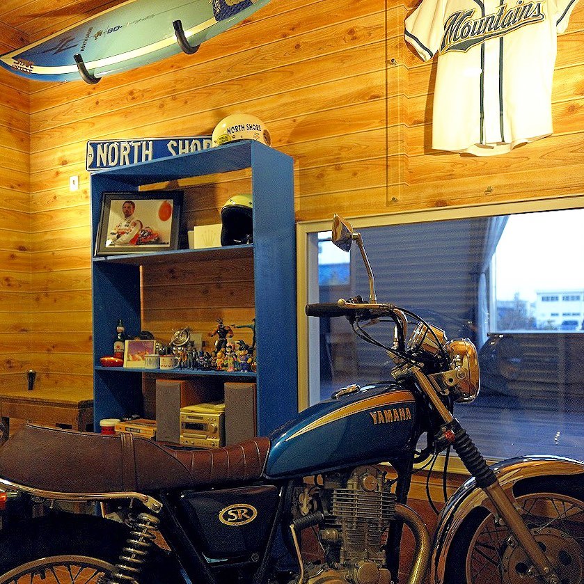 バイクガレージ兼趣味部屋