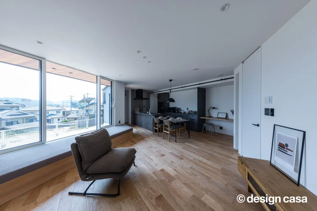家具の高さを抑えることで空間の開放感を演出
