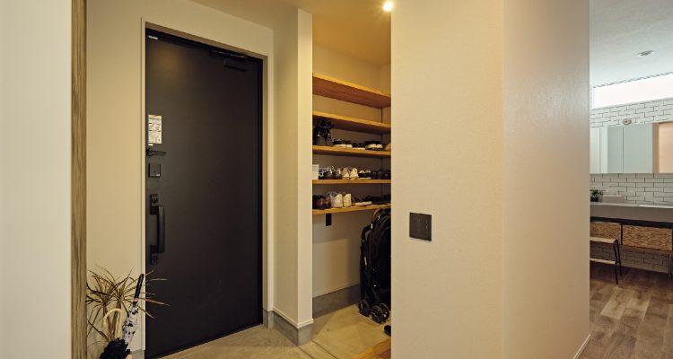 注文住宅の玄関に作る土間収納のポイント