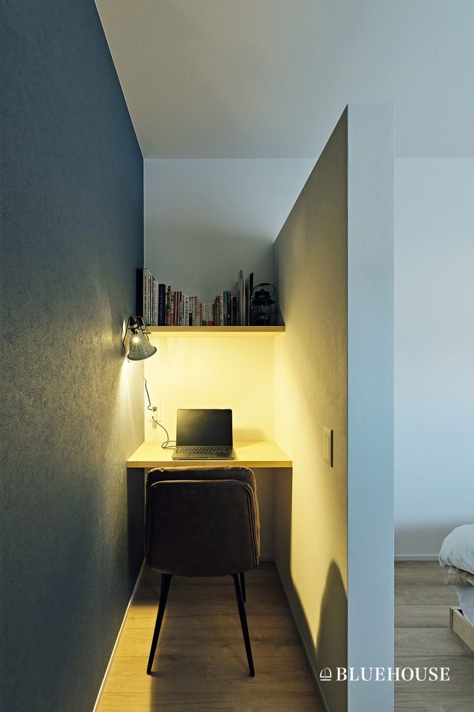寝室に設けたミニ書斎