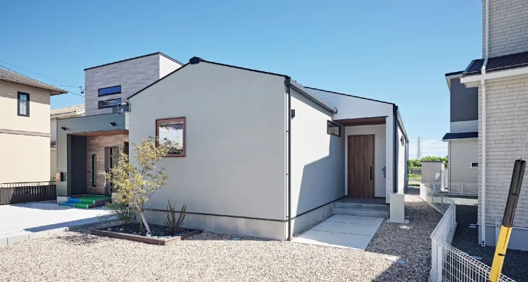 ジャパンディな三角屋根の平屋