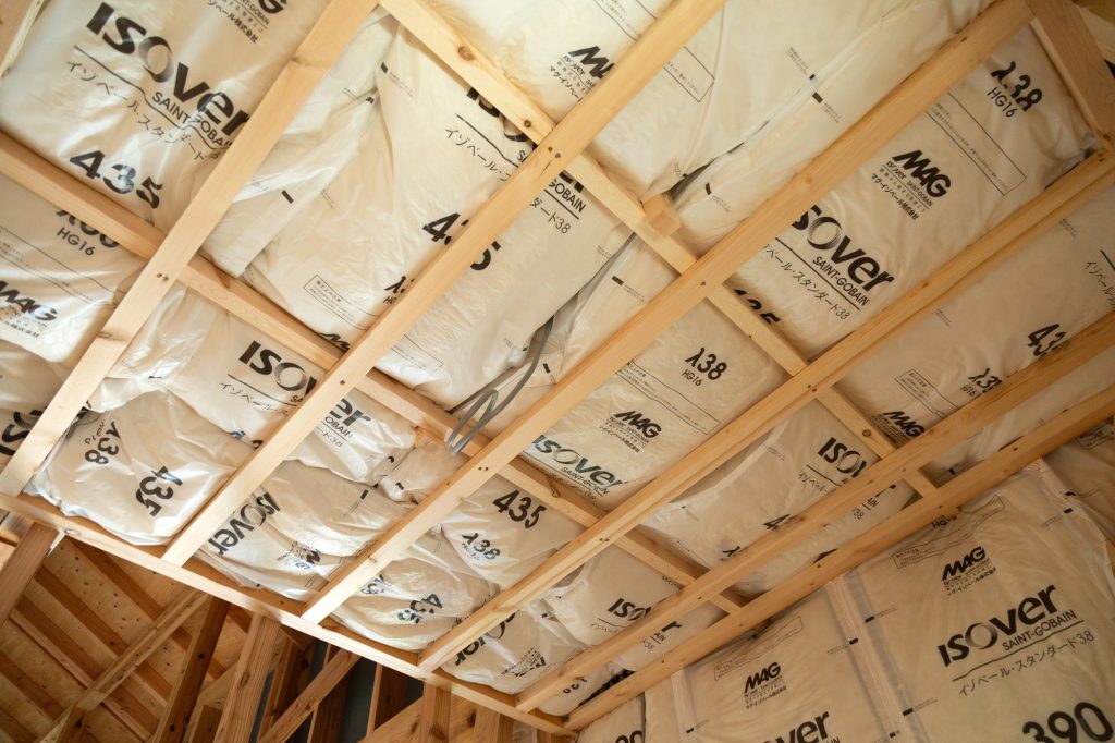 「高気密住宅はカビが発生しやすい」は誤解｜カビが発生する要因や換気方法、湿度が高いときの対処法を解説