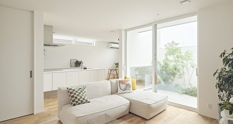 木と光が奏でるナチュラルな平屋