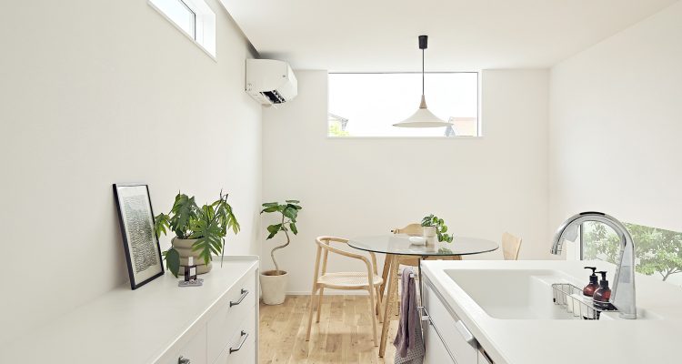 木と光が奏でるナチュラルな平屋