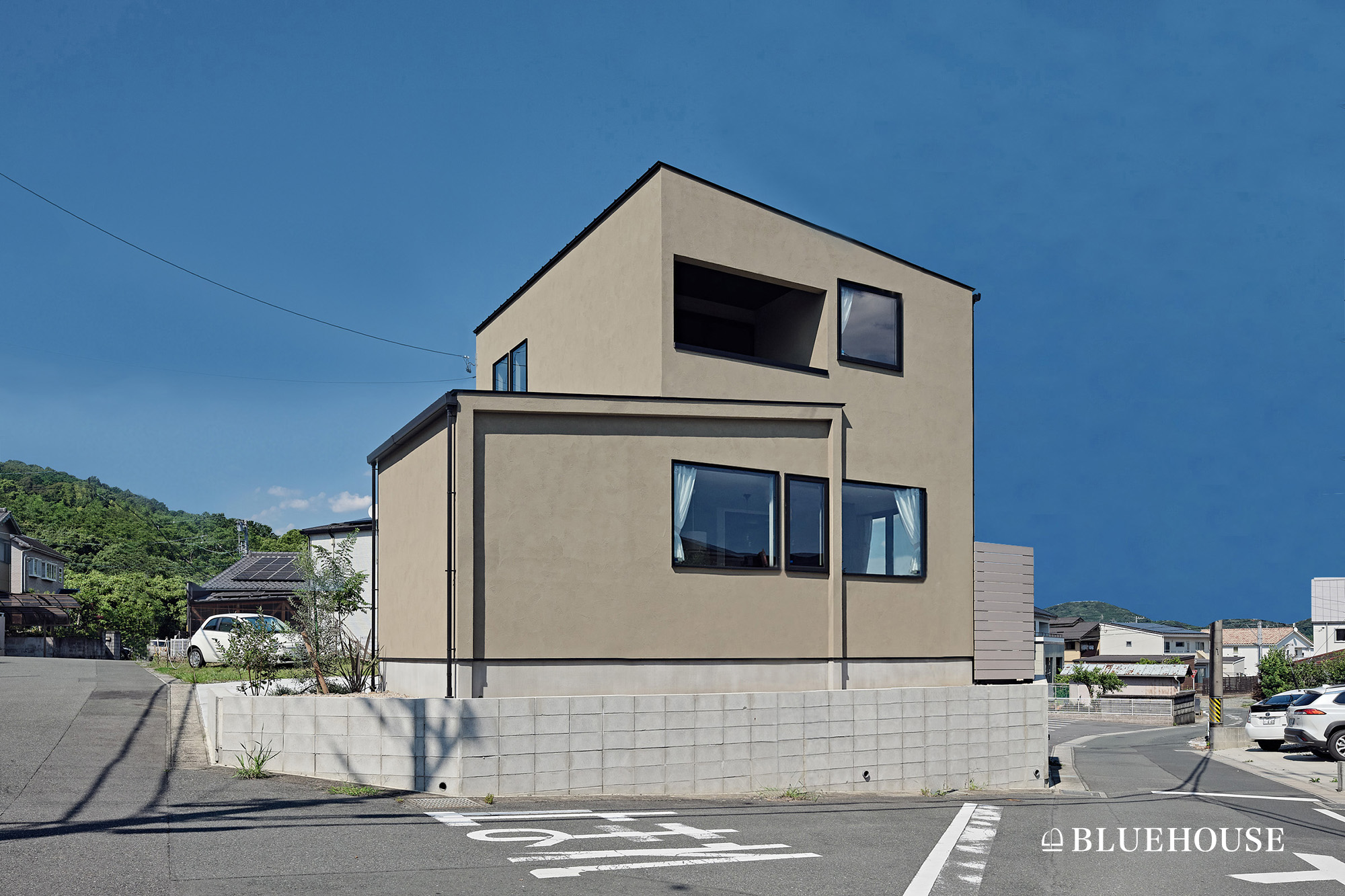 変形地を生かした趣味を楽しむ家