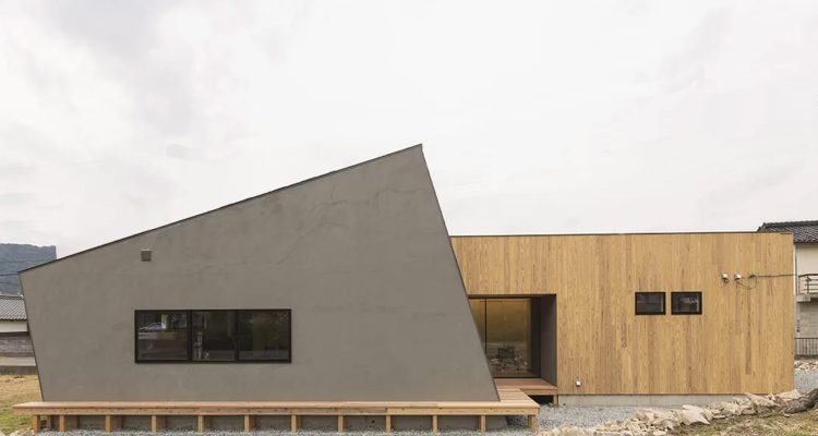 建築家と建てる平屋グレー×木目外壁の家｜後悔しないための色・素材選び、素敵に見せるポイント