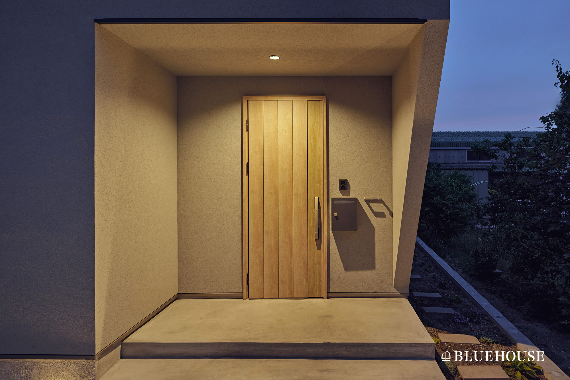 木と光が奏でるナチュラルな平屋